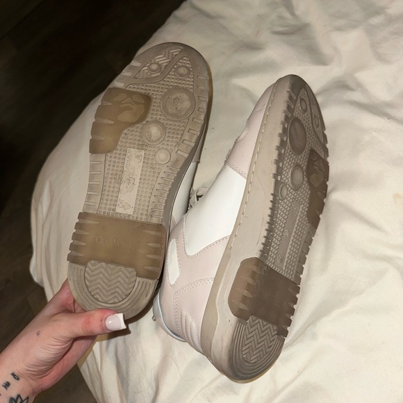 Off-white sneakers - Picture 4 of 5